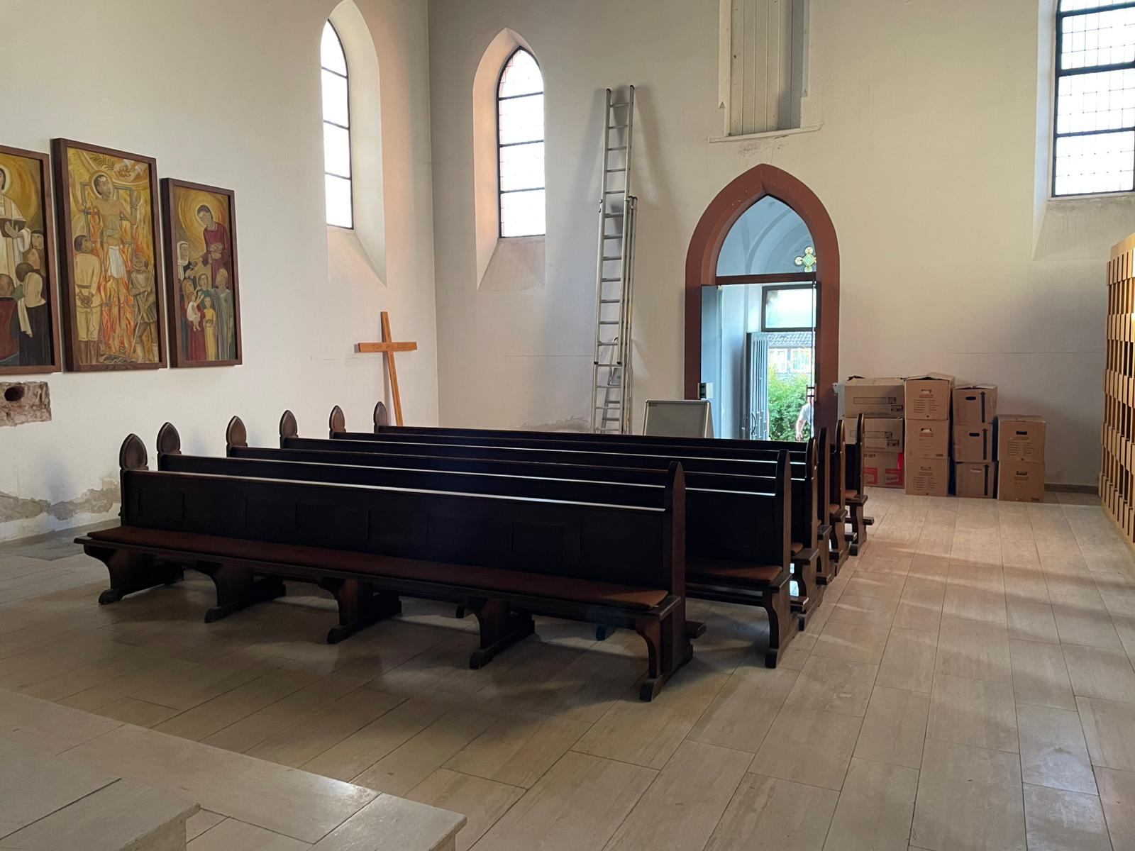 2025-09_Kirchenbaenke (2)