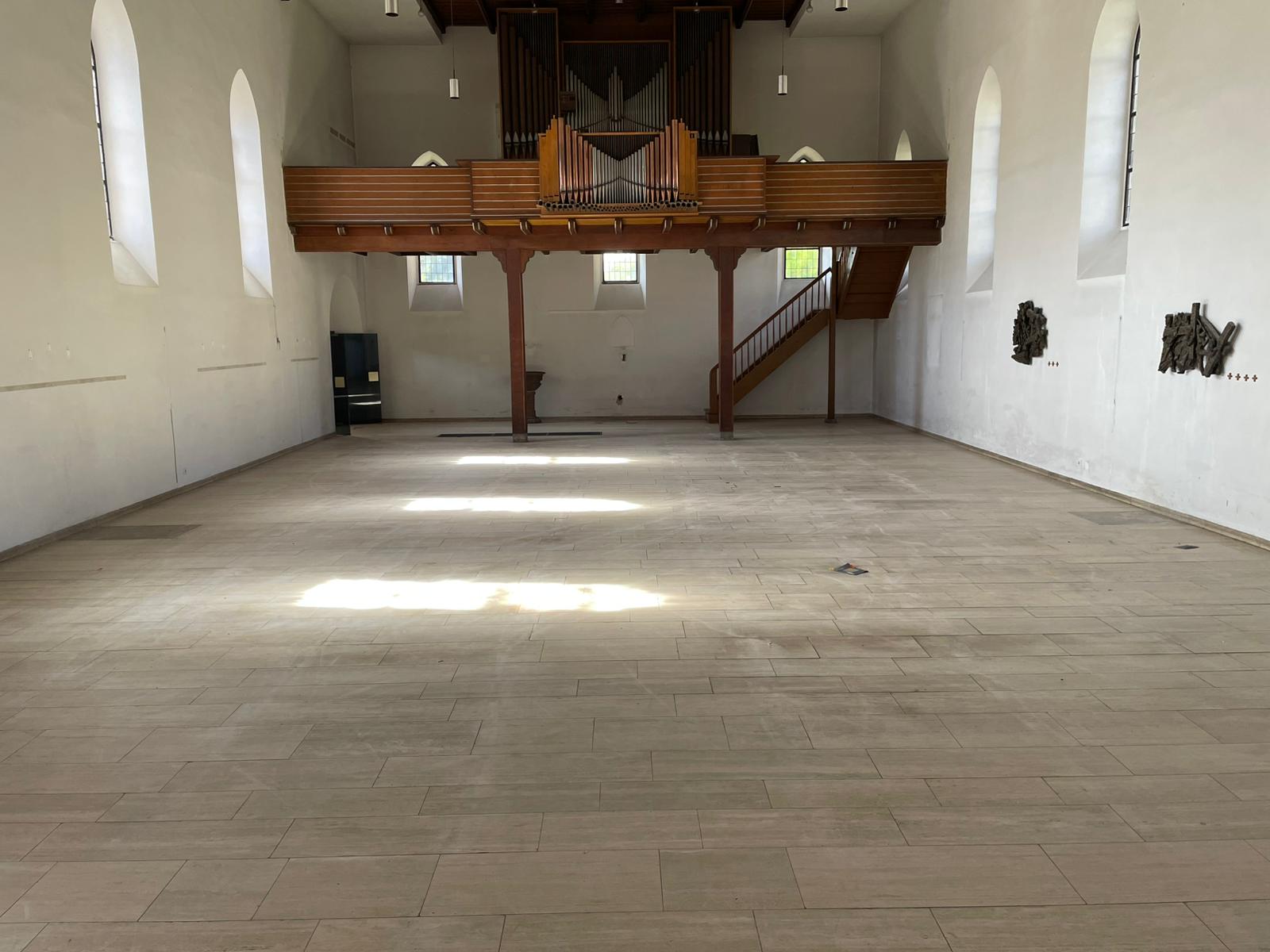 2025-09_Kirchenbaenke (3)